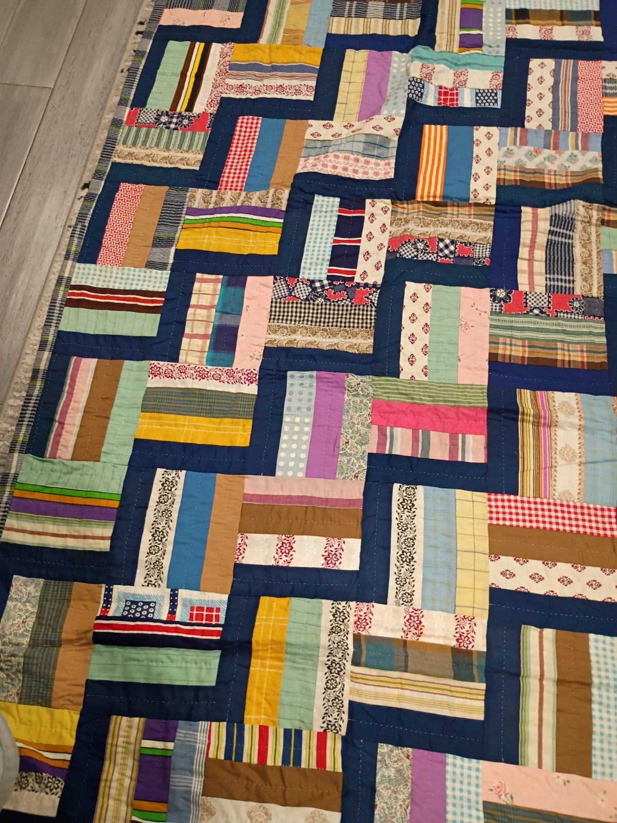 1940-1960s Vintage Log Cabin Style Quilt