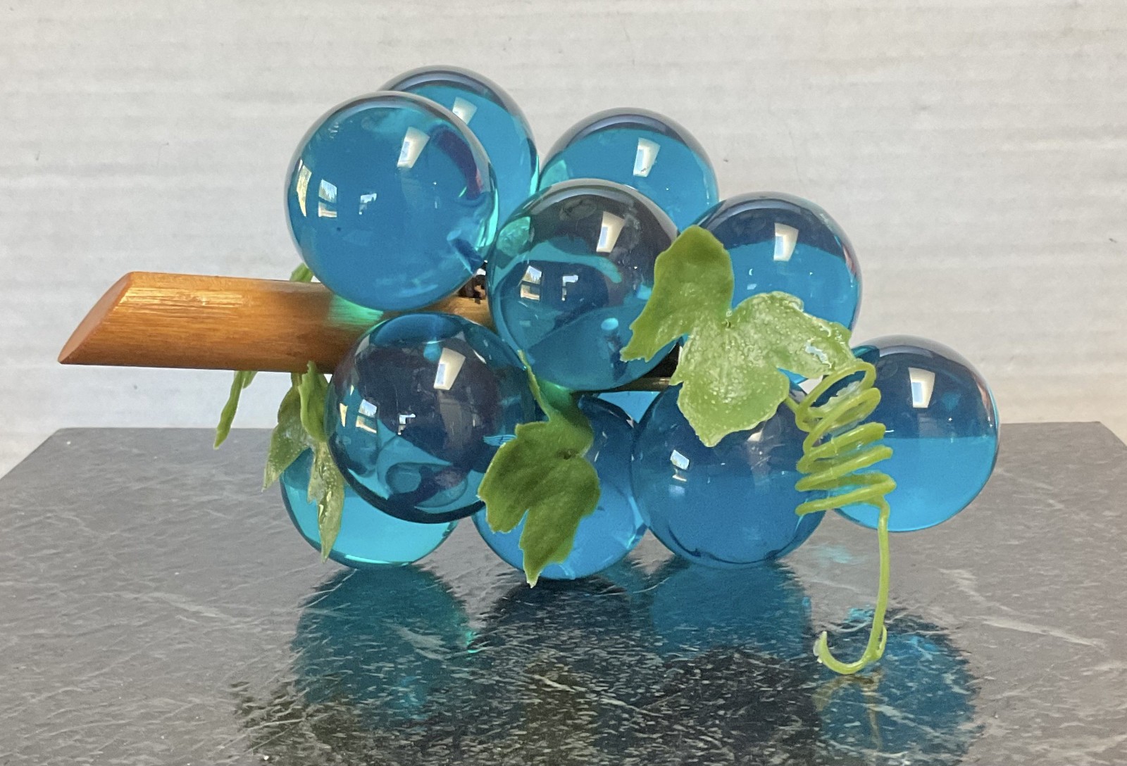 Vintage MCM Blue Lucite Acrylic Grape Cluster Driftwood Mid Century Decor 8\