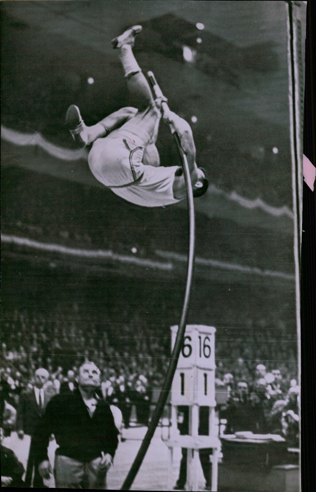 LG830 1963 Wire Photo JOHN UELSES STARTED VAULT SPACE RACE Boston Garden Meet