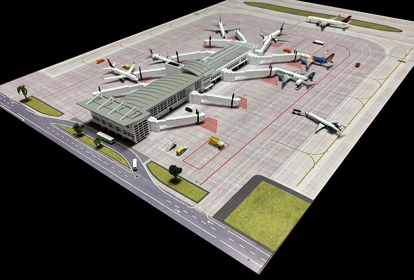 Model Airport Satellite Concourse and Ground Mat #31-101 / 31-100