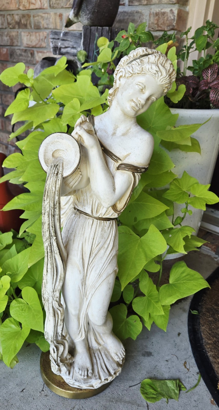 Rare Vintage 1959 Universal Statuary Beautiful Goddess Pouring Water Wide Base