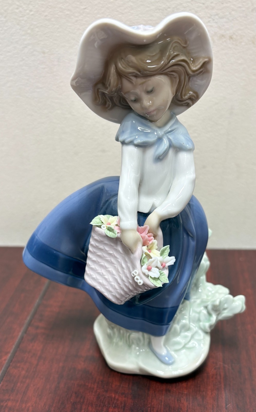 Lladro Pretty Pickings #5222 Girl Flower Basket Figurine Spain Glossy Mint