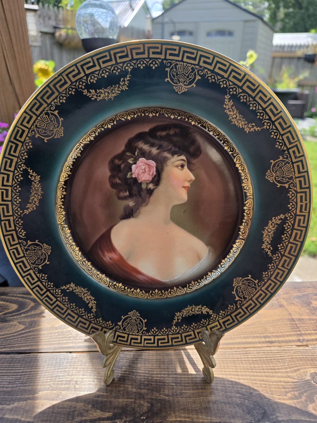 ANTIQUE HAND PAINTED ROYAL VIENNA GOLD PORTRAIT CABINET PLATE SIGNED w/beehive
