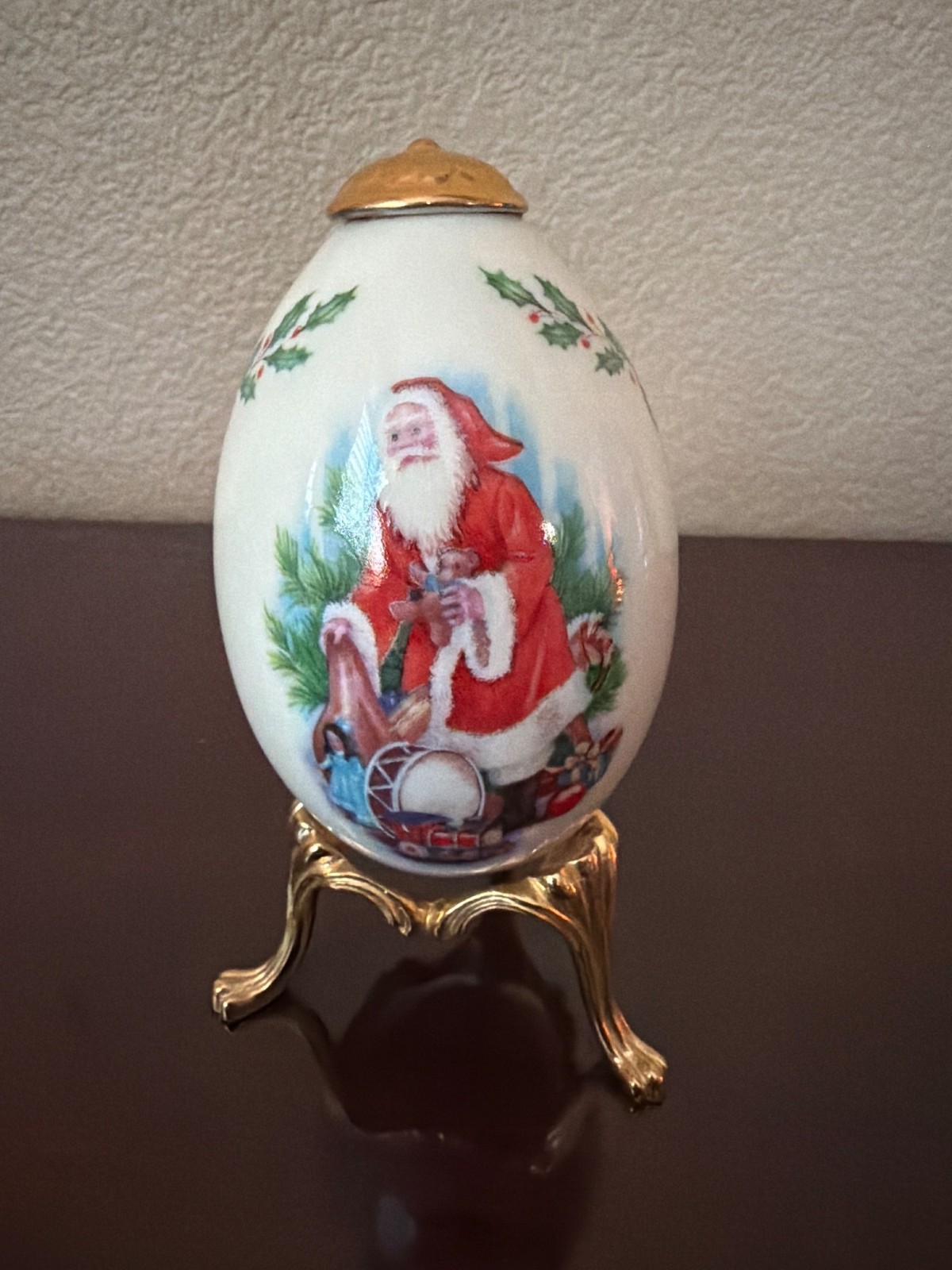 1994 Lenox China Treasures Christmas Egg Santa Claus with Gold Tone Stand