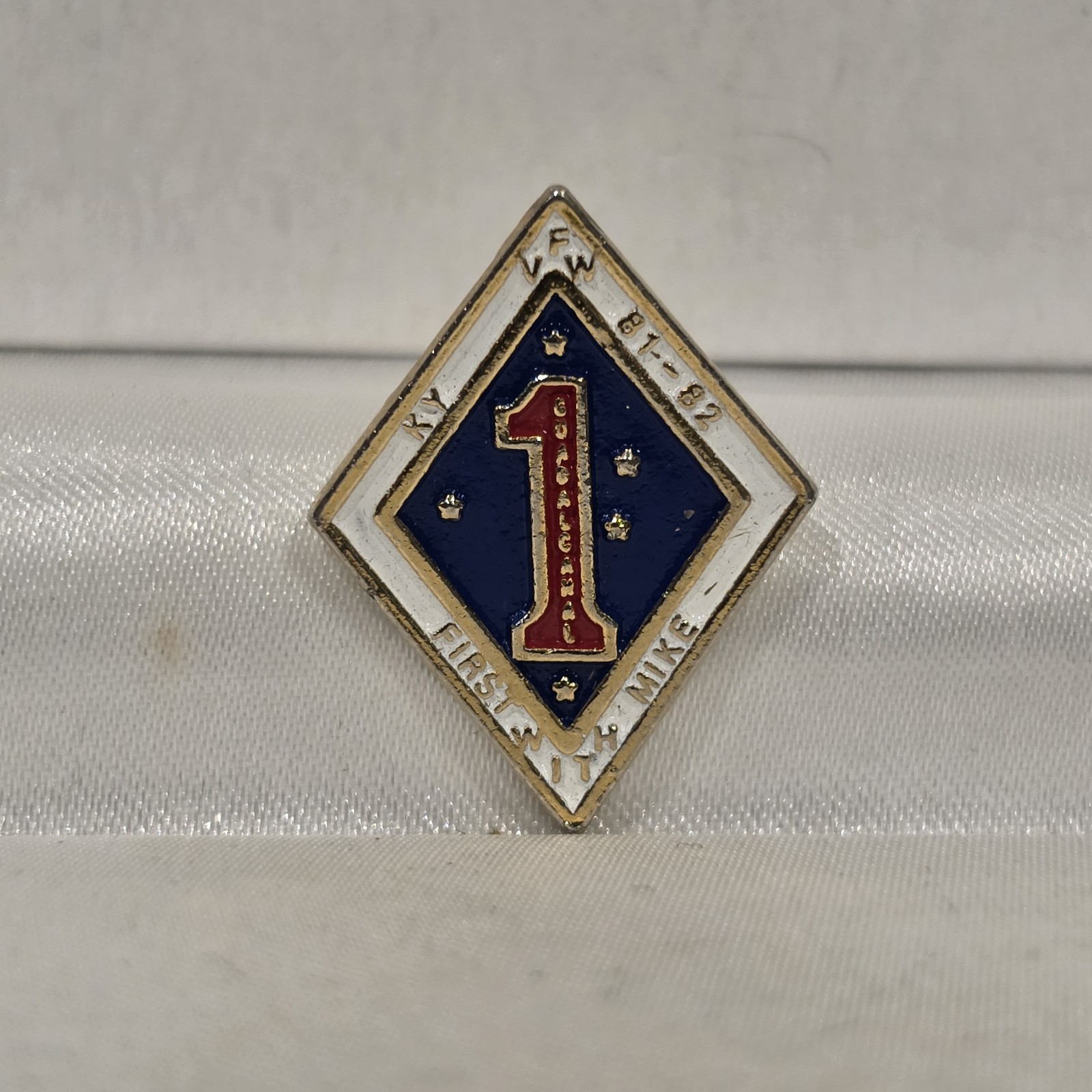Vintage USMC 1st Marine Division First Marine 81-82 Enamel Screw Back Badge