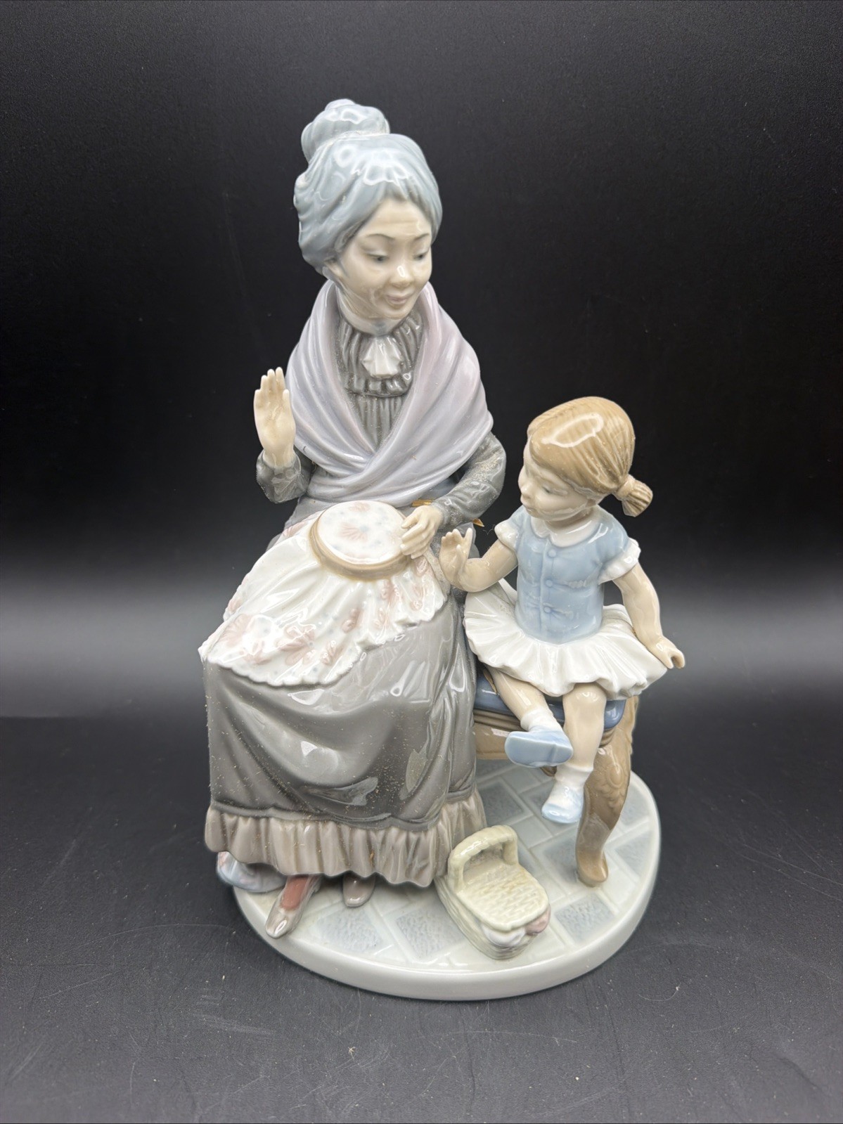 Lladro A Visit With Granny Porcelain Sculpture Figurine #5305 Retired Second Box