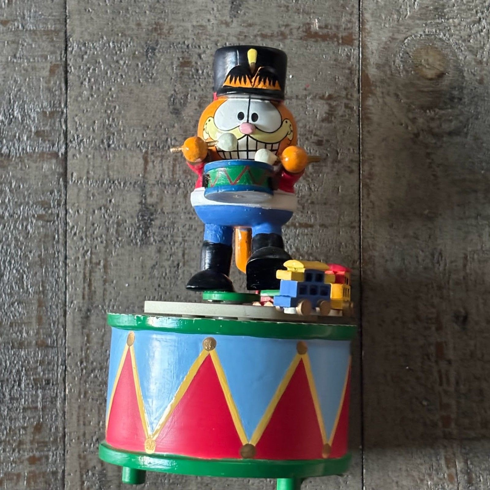 Vintage 1990s Garfield Drummer Boy Action Musical Enesco Figurine