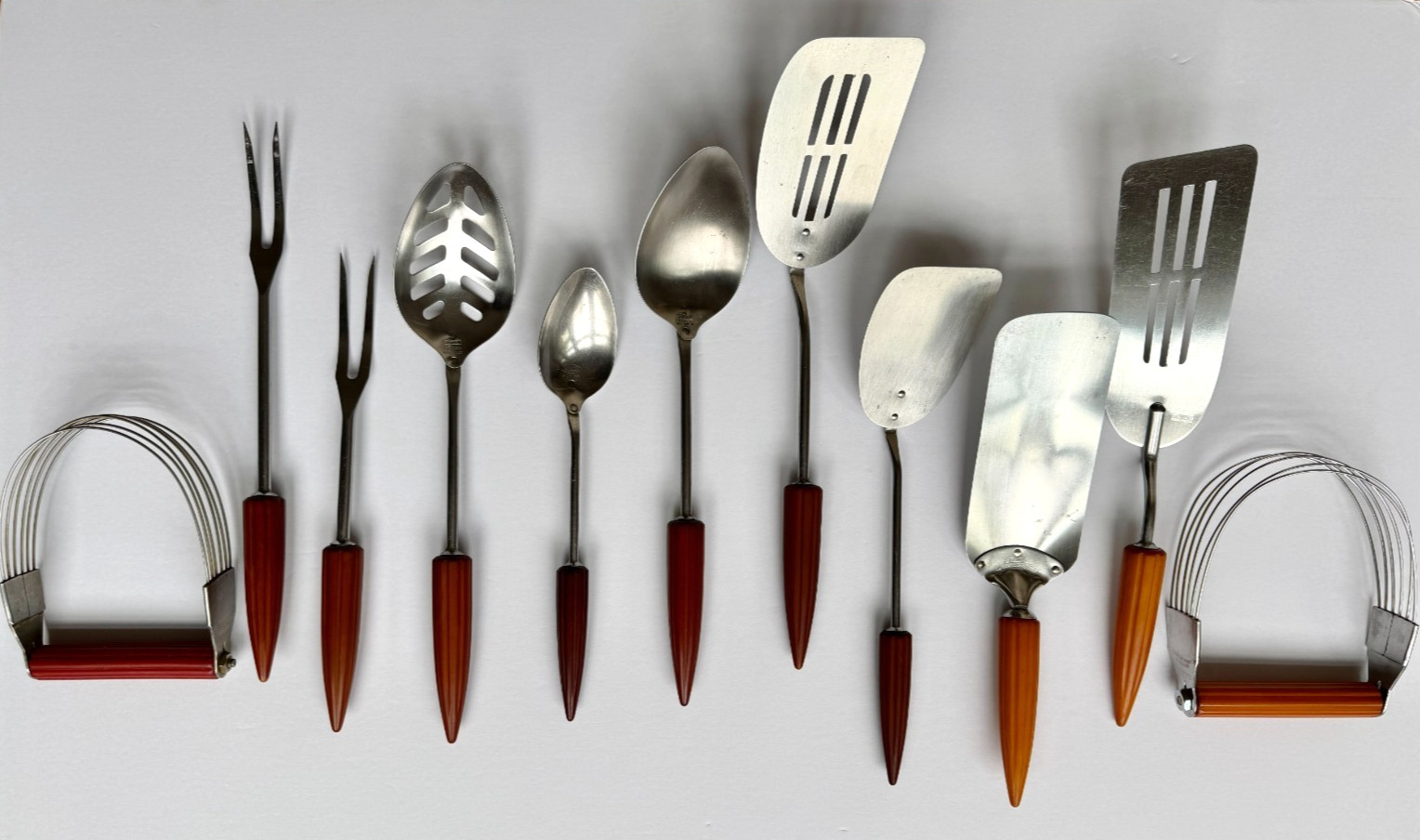 Vintage Mid Century Modern Androck Fluted Bakelite Kitchen Utensil Set 11 Pieces