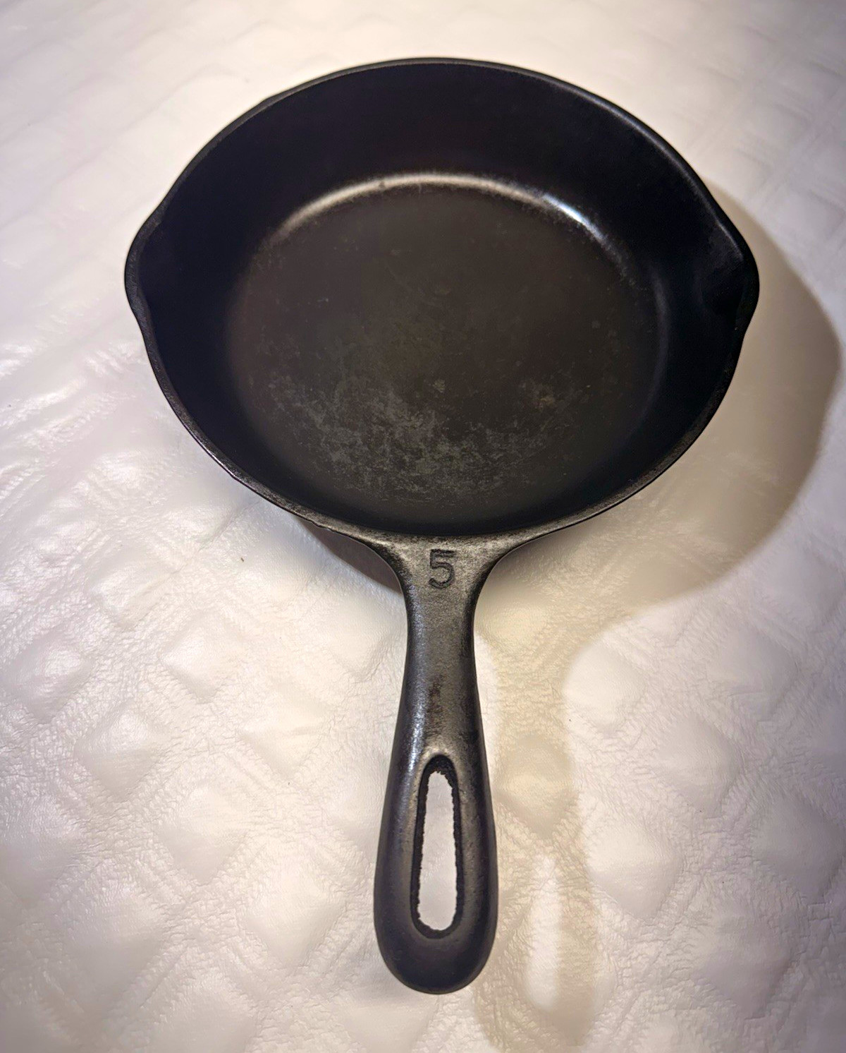 Vintage Wagner Ware Cast Iron Skillet #5 8 in Dble Pour Spout cleaned & season