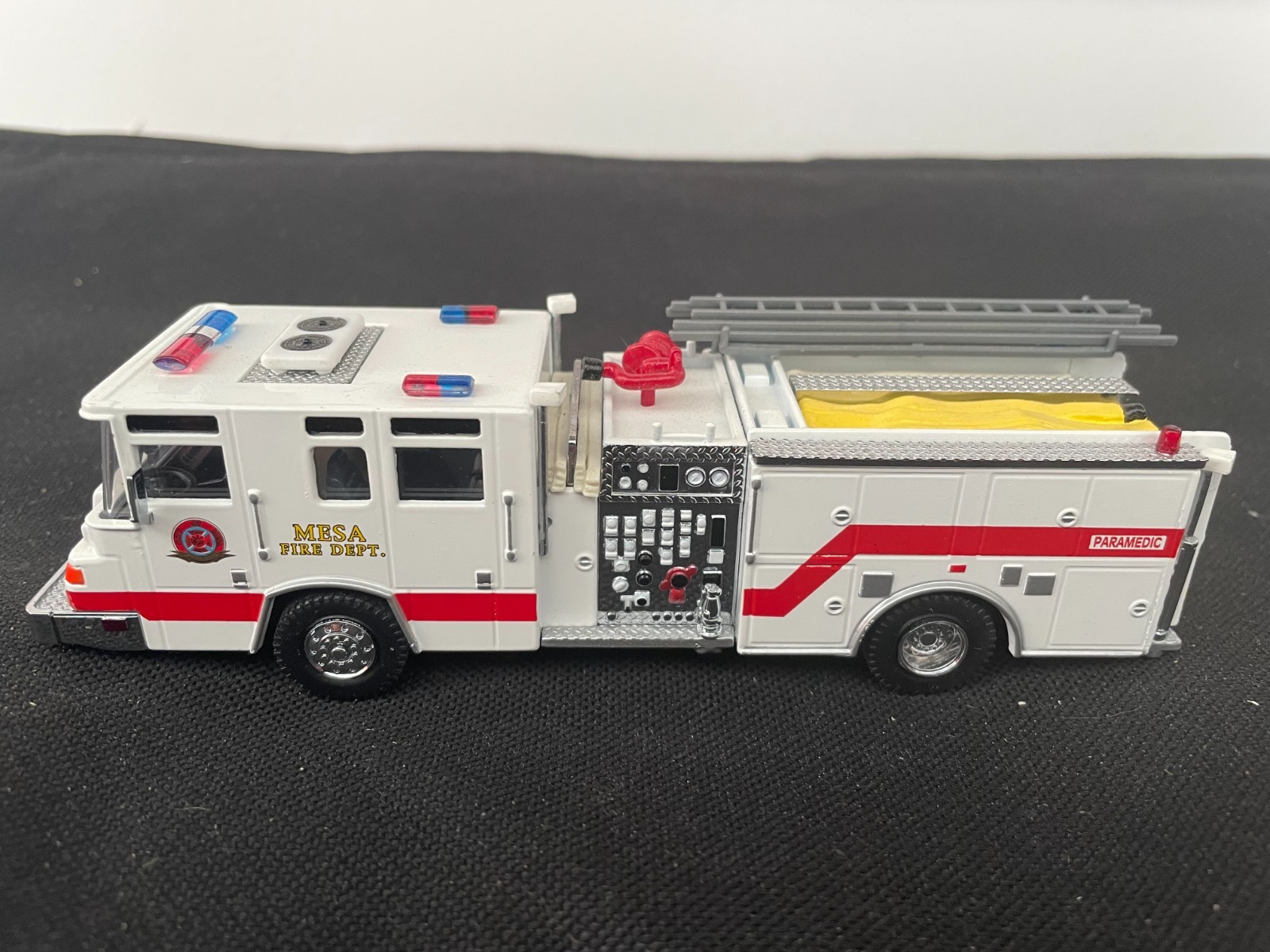 Code 3 Collectibles 1 64 Pierce Quantum Pumper - Mesa Arizona Fire Dept./no box