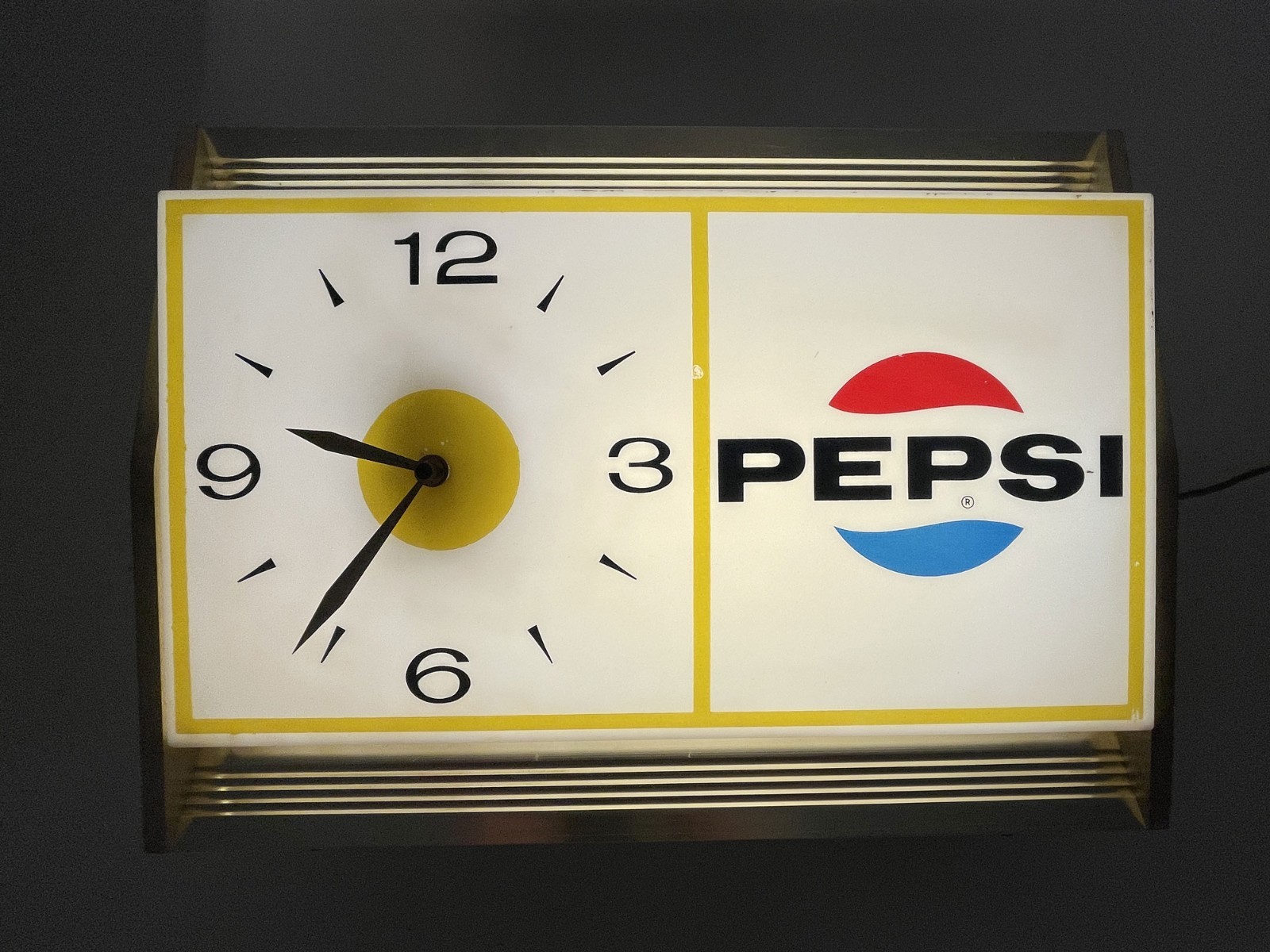 Vintage 1960\'s-70\'s Pepsi-Cola Lighted Wall Clock Sign Tel-A-Sign WORKS