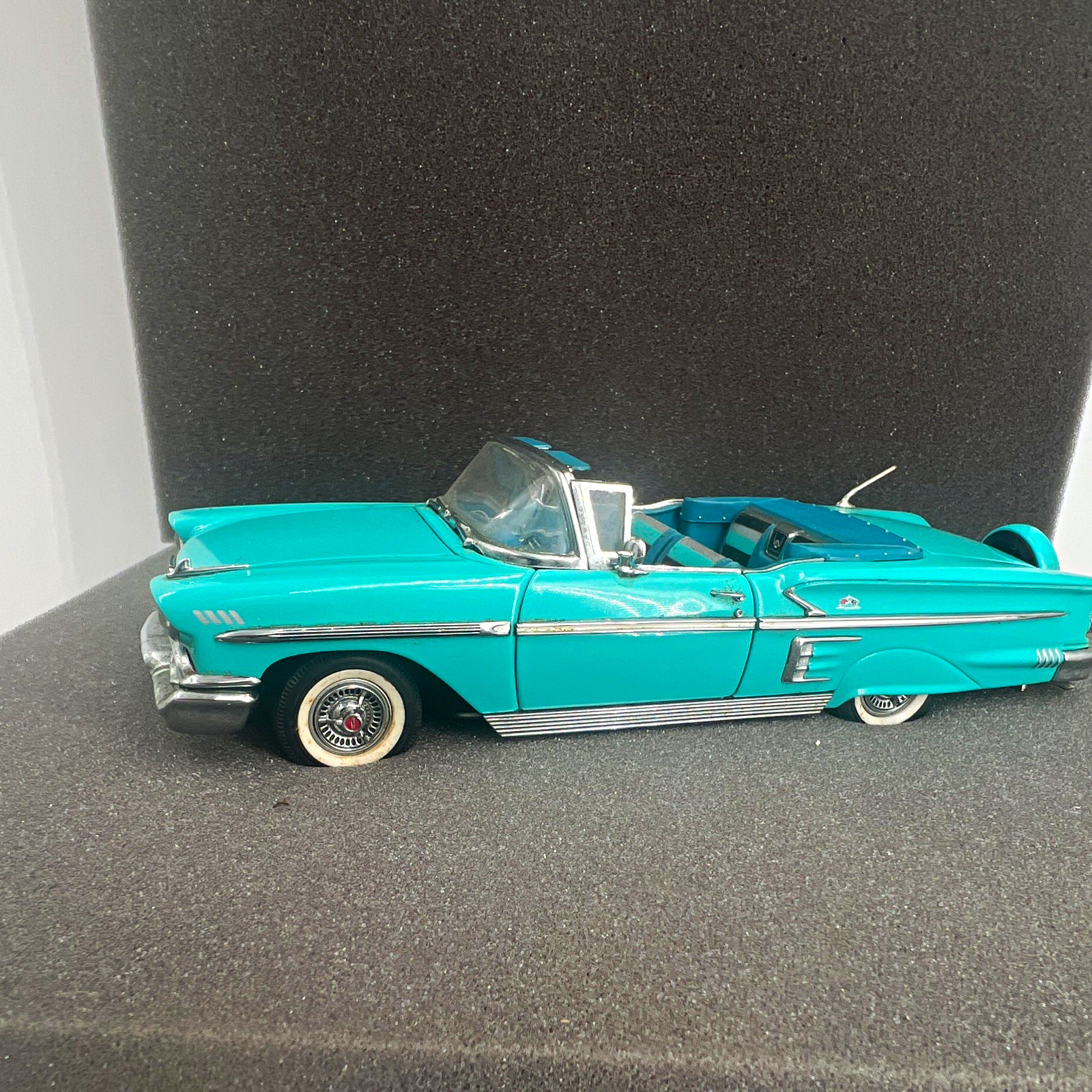 Danbury Mint 1958 Chevrolet Impala Convertible 1:24 Diecast Model Car Danbury Mint 1958 Chevrolet Impala Convertible 1:24 Diecast Model Car