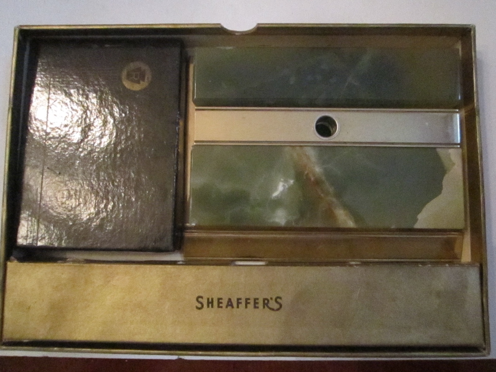 VINTAGE SCHEAFFER\'S PEN DESK SET IN ORIG BOX - 14K GOLD NIB & 2 IRID. NIBS - AA