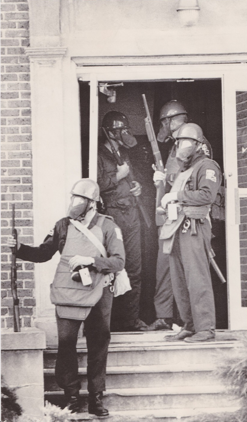 1972 Press Photo LA State Troopers Wear Gas Masks at Southern University Riots