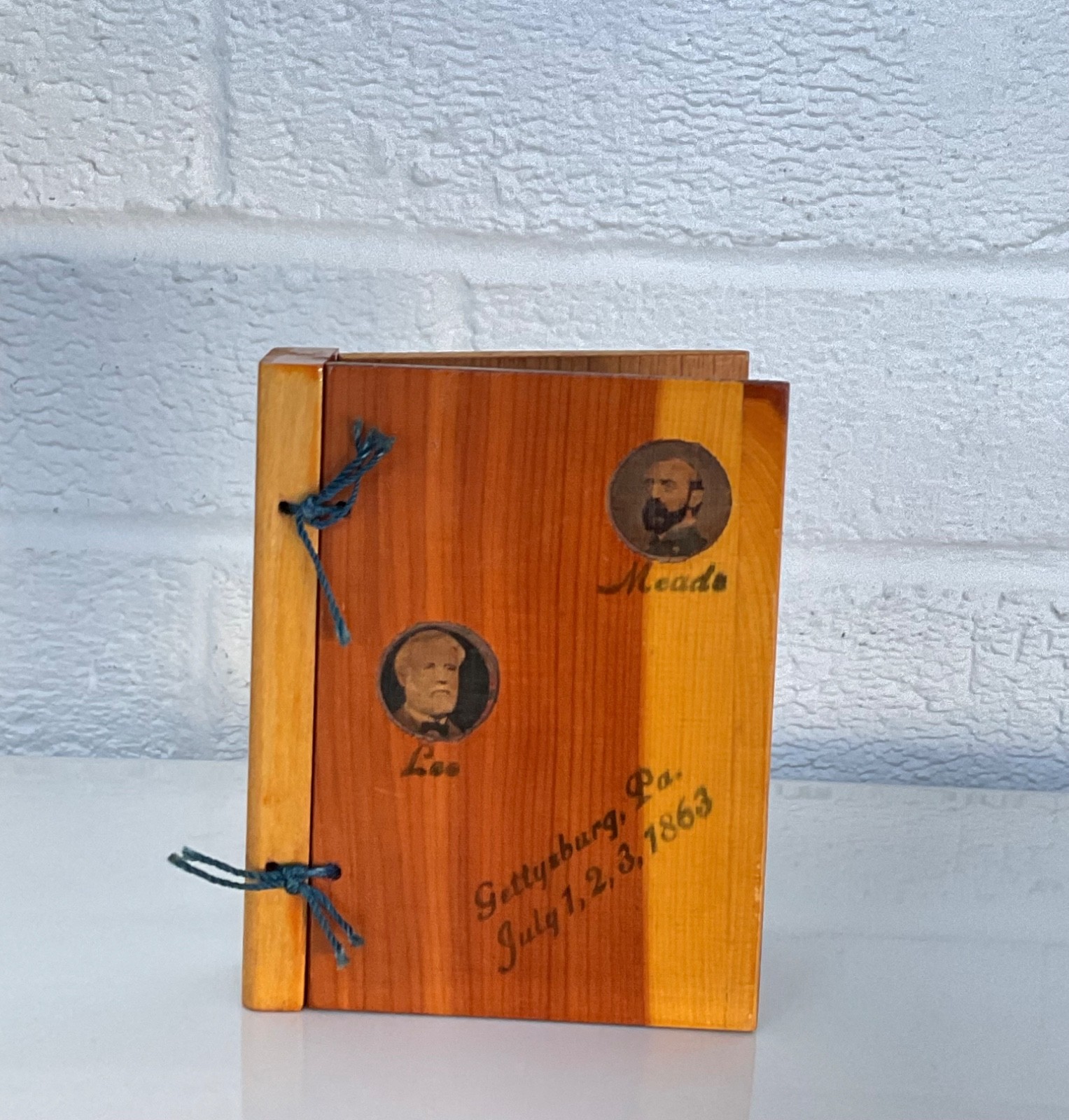 Vintage Gettysburg, PA  July 1,2,3, 1863 Souvenir Lee & Meade Wooden Book