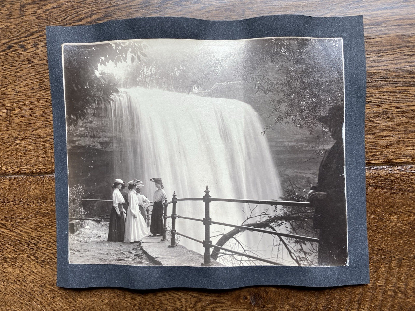 Minnehaha Falls Minnesota Waterfall & Well Dressed Group Antique Photo
