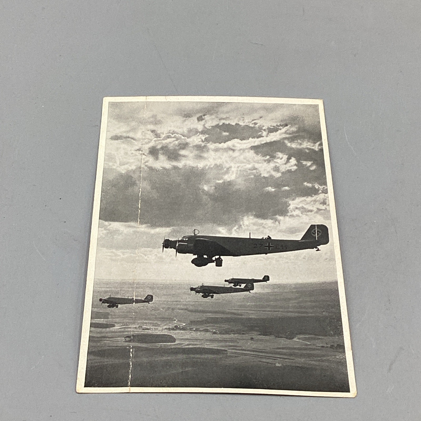 1936 Reemtsma Tobacco Co. Card “Bombers Over Nuremberg” *RARE*