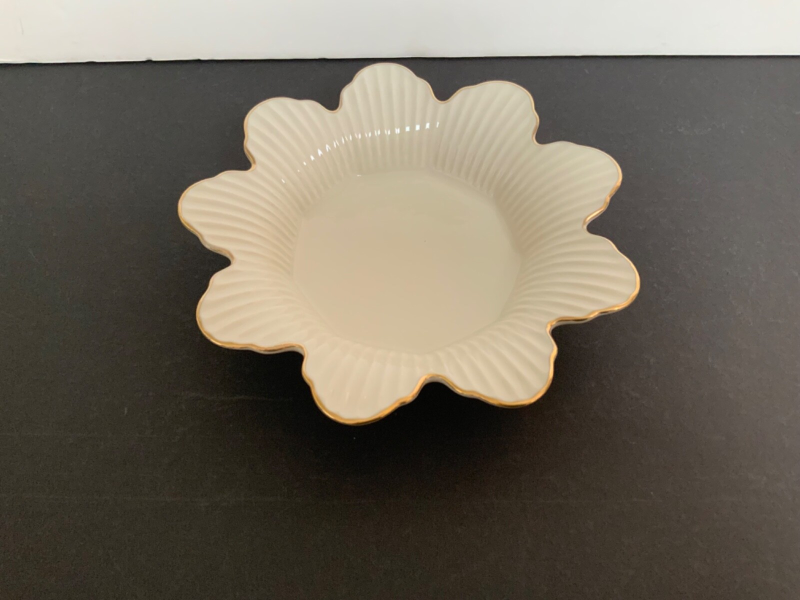 Lenox Meridian Collection 9 pedal gold trim candy dish