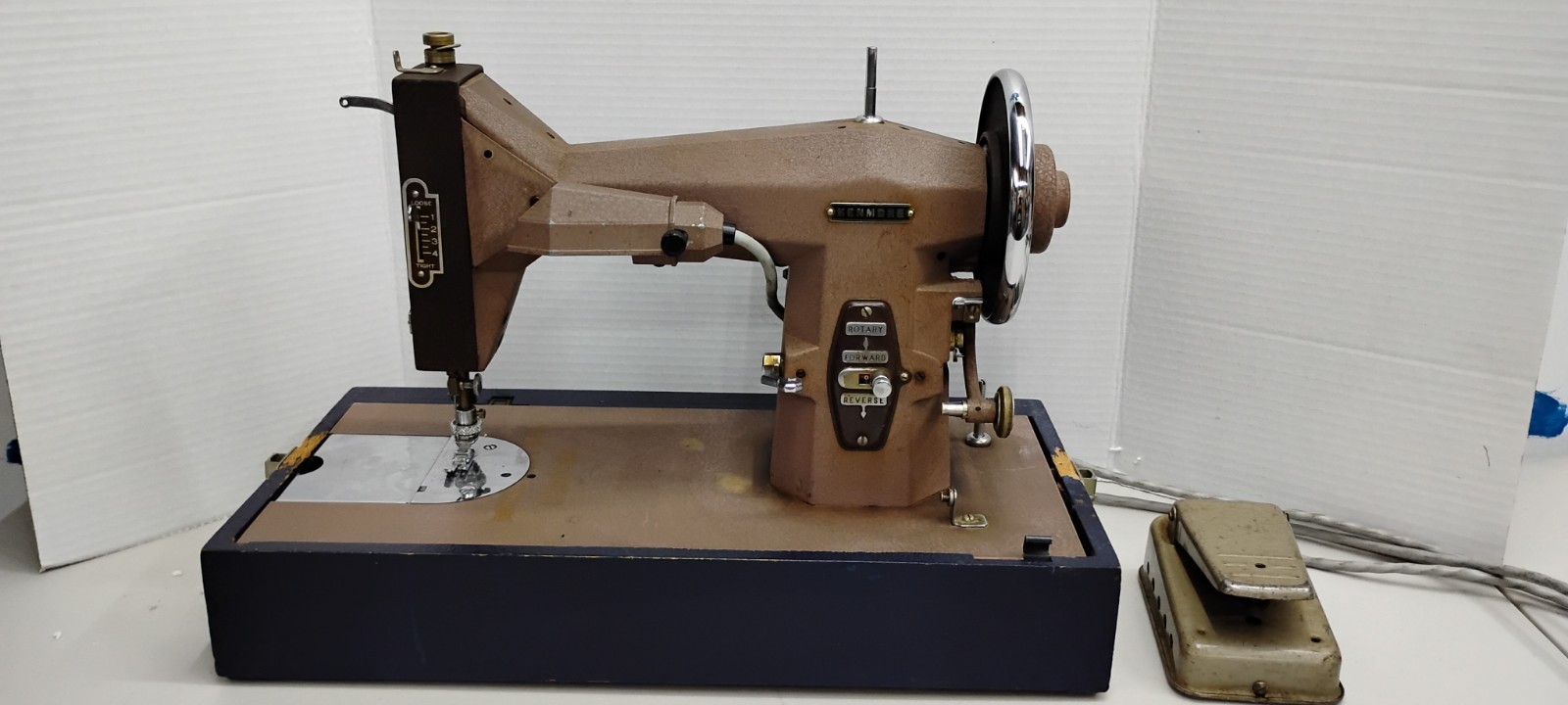 VINTAGE Kenmore Sewing Machine  117-720, W/ Carrying Case, Manual - WORKS - Read