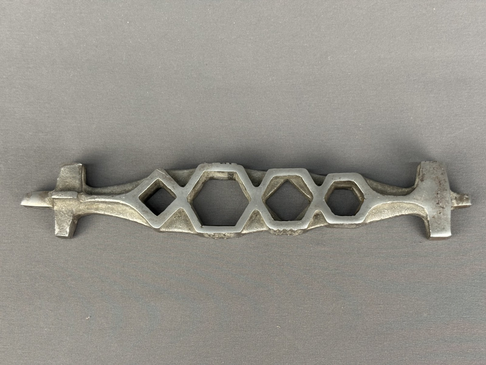 Vintage Fire Hydrant Wrench D L Co. Milwaukee Wisconsin 10\