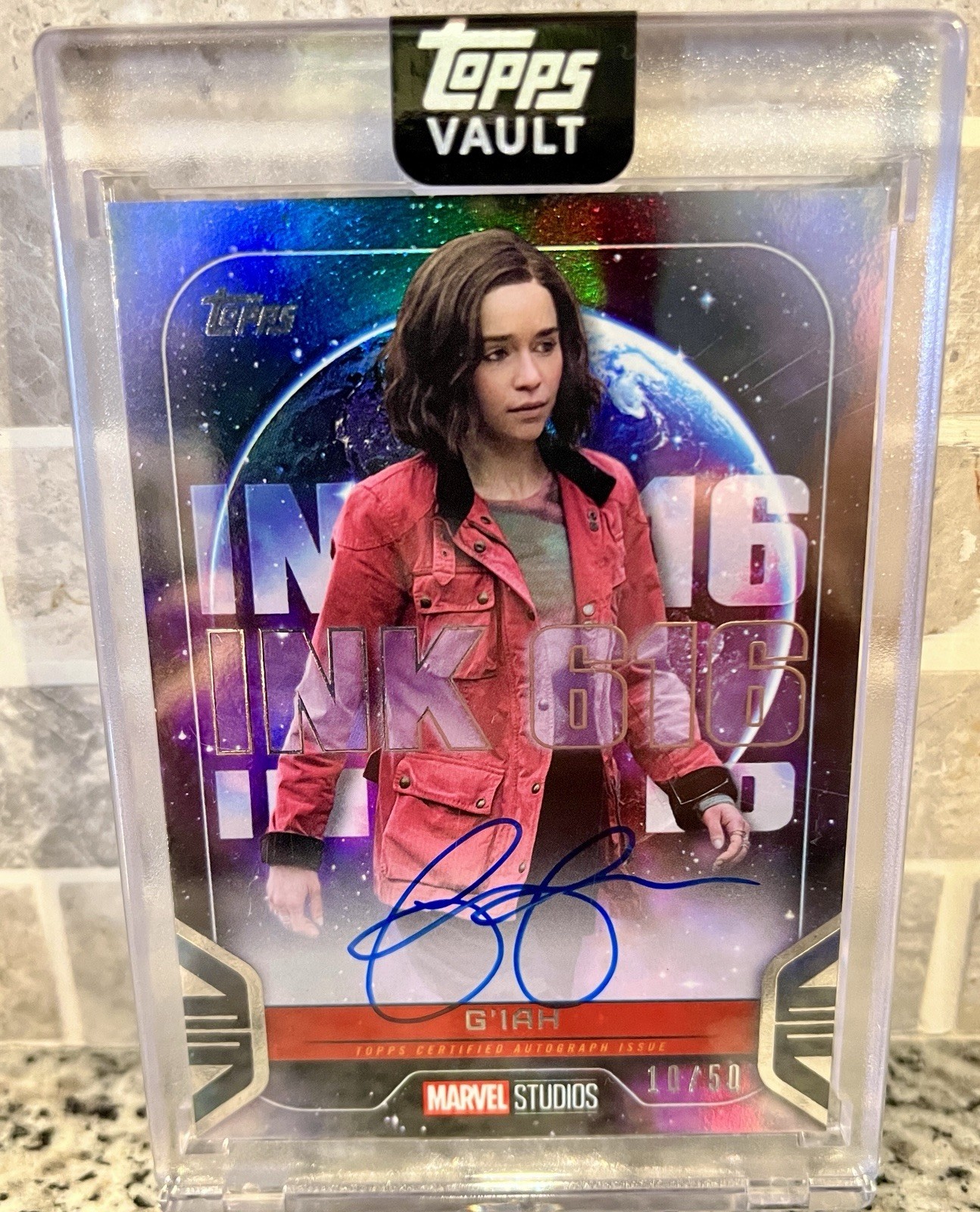 G\'IAH Emilia Clarke 2026 TOPPS MARVEL VAULT INK-616 AUTO /50 INK-EC 10/50