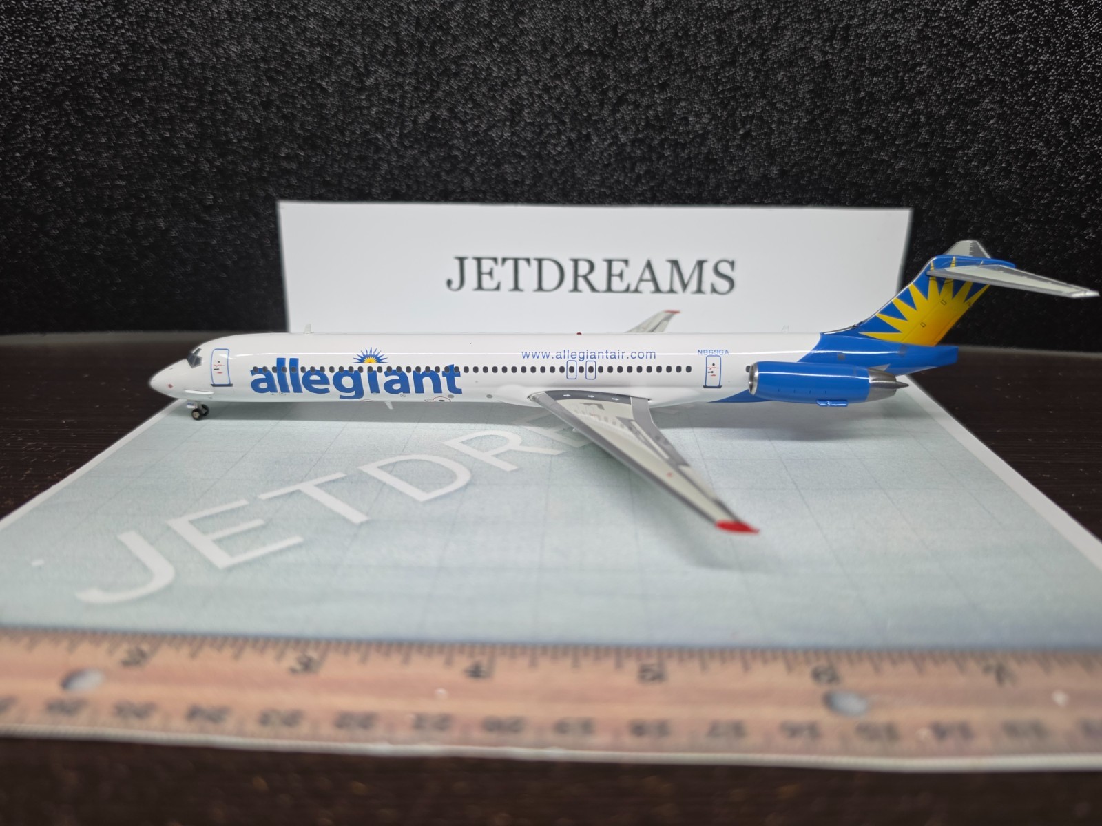 1/200 ALLEGIANT AIRLINES MD-83 MD-80 SERIES 2000\'S COLORS N869GA GEMINI JETS