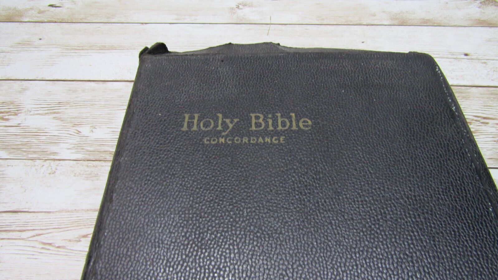 Vintage Holy Bible Leather in good condition 