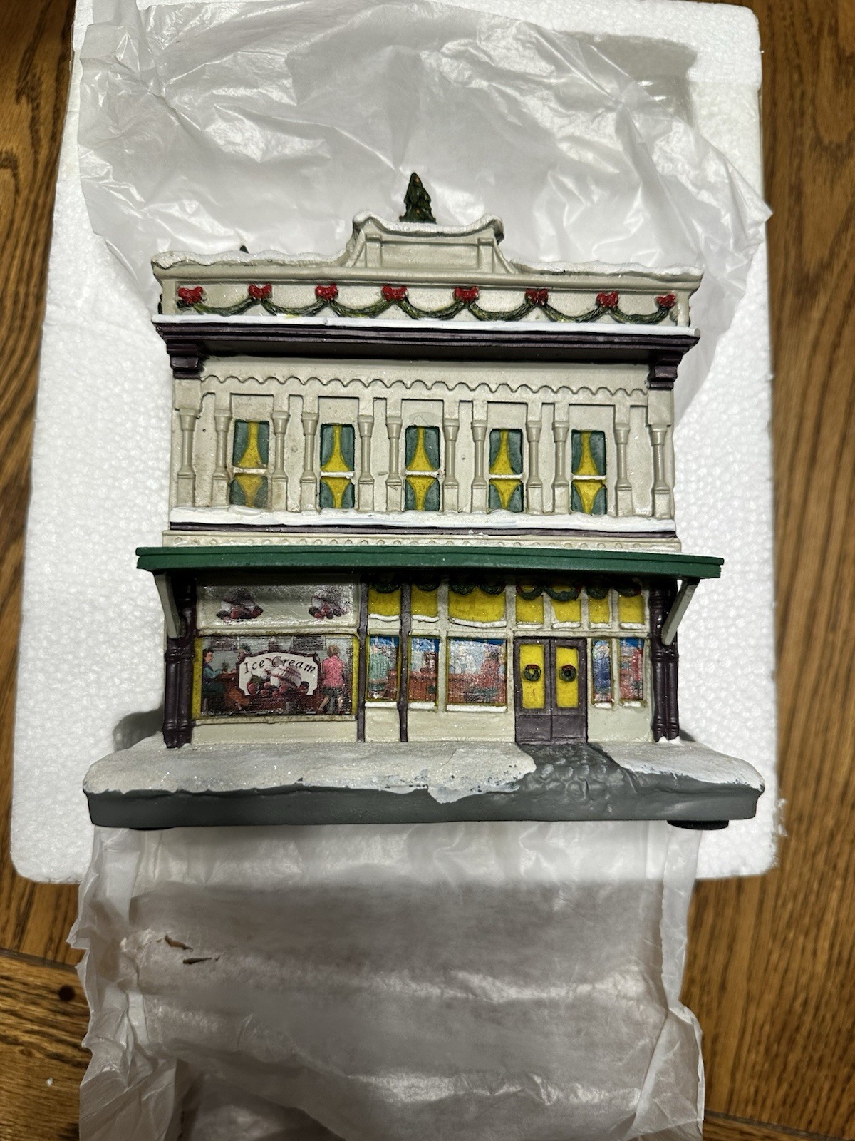 🎄Hawthorne Village: Thomas Kinkade Christmas: Ice Cream Shoppe