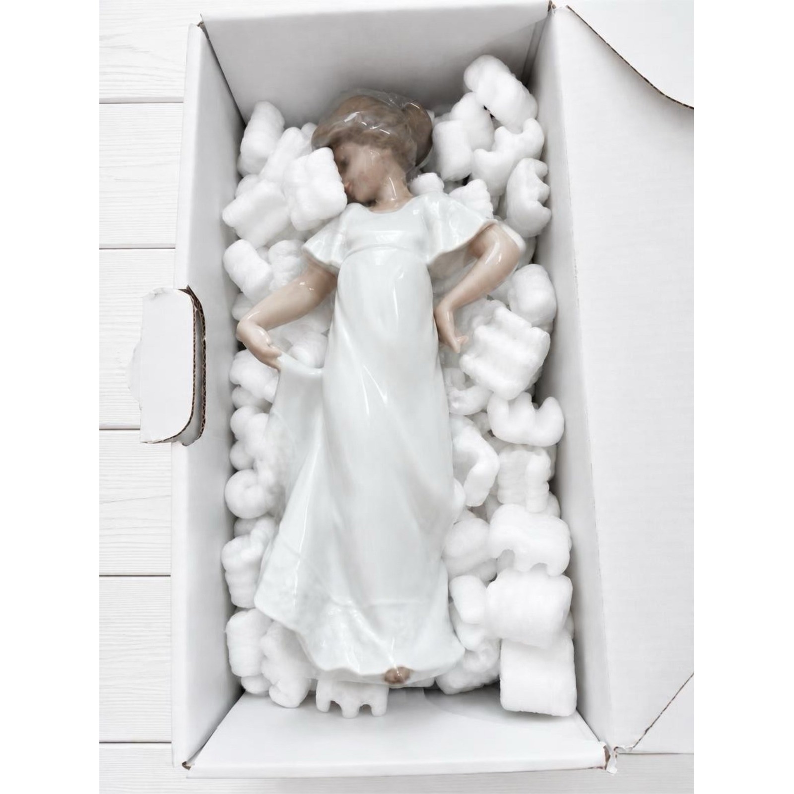 Nao by Lladro Porcelain Figurine Girl in White Nightgown Handmade Spain 1988