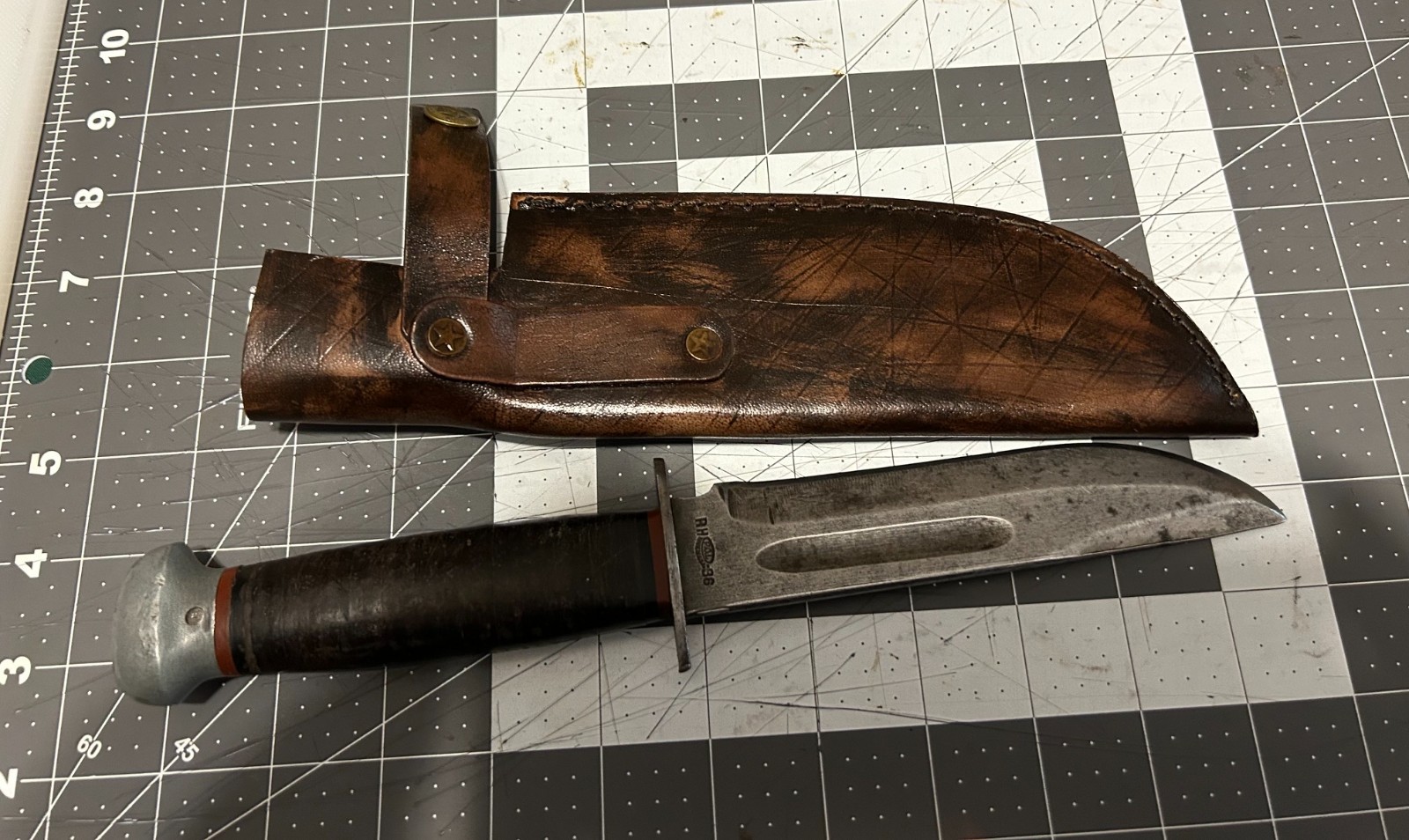 Vintage WW2 Pal RH36 fixed blade military knife & not original leather sheath.