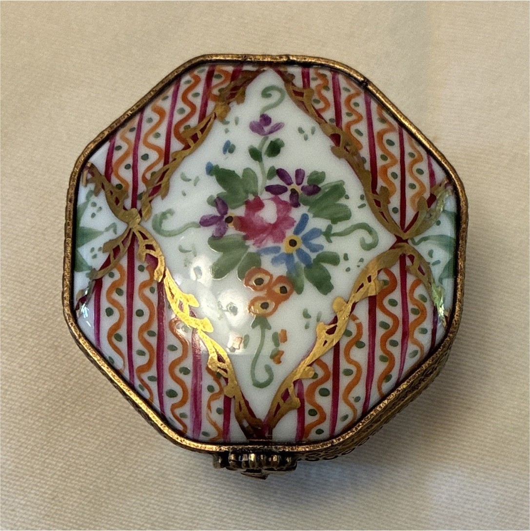 Peint Main Limoges France Hinged Porcelain Trinket Box Floral Octagon Gold