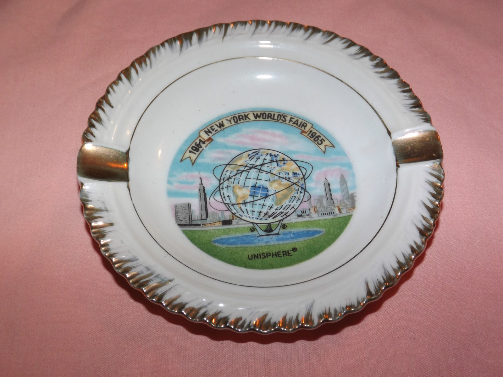 VINTAGE 1965 NEW YORK WORLD'S FAIR CERAMIC SOUVENIR  ASHTRAY