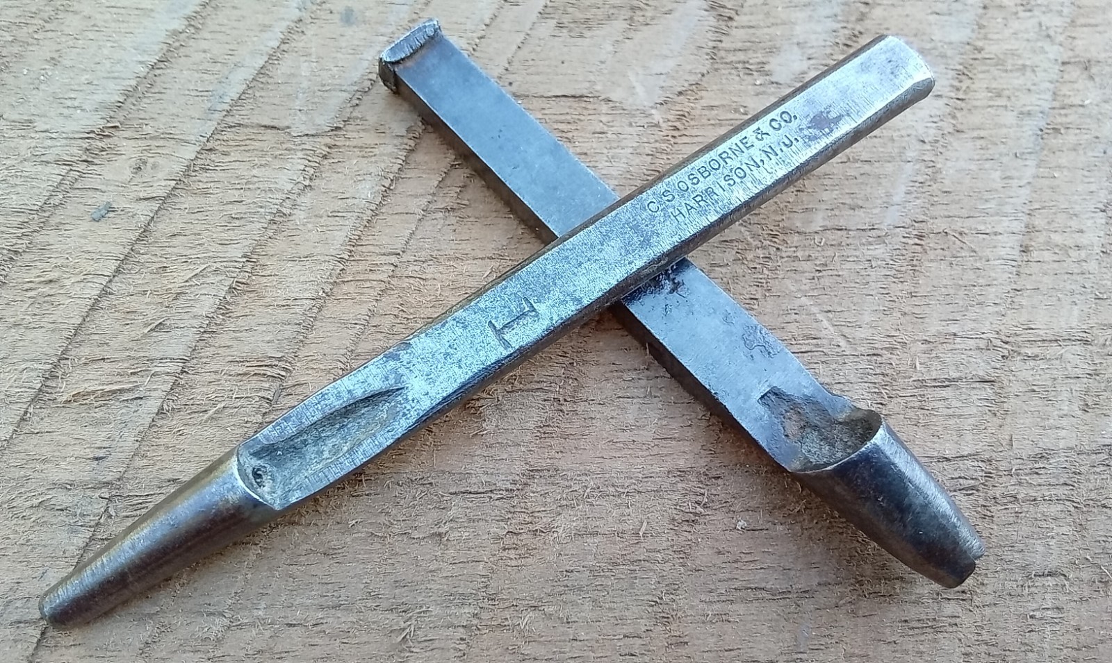 Antique C.S. OSBORNE LEATHER TOOL . Hole Punch