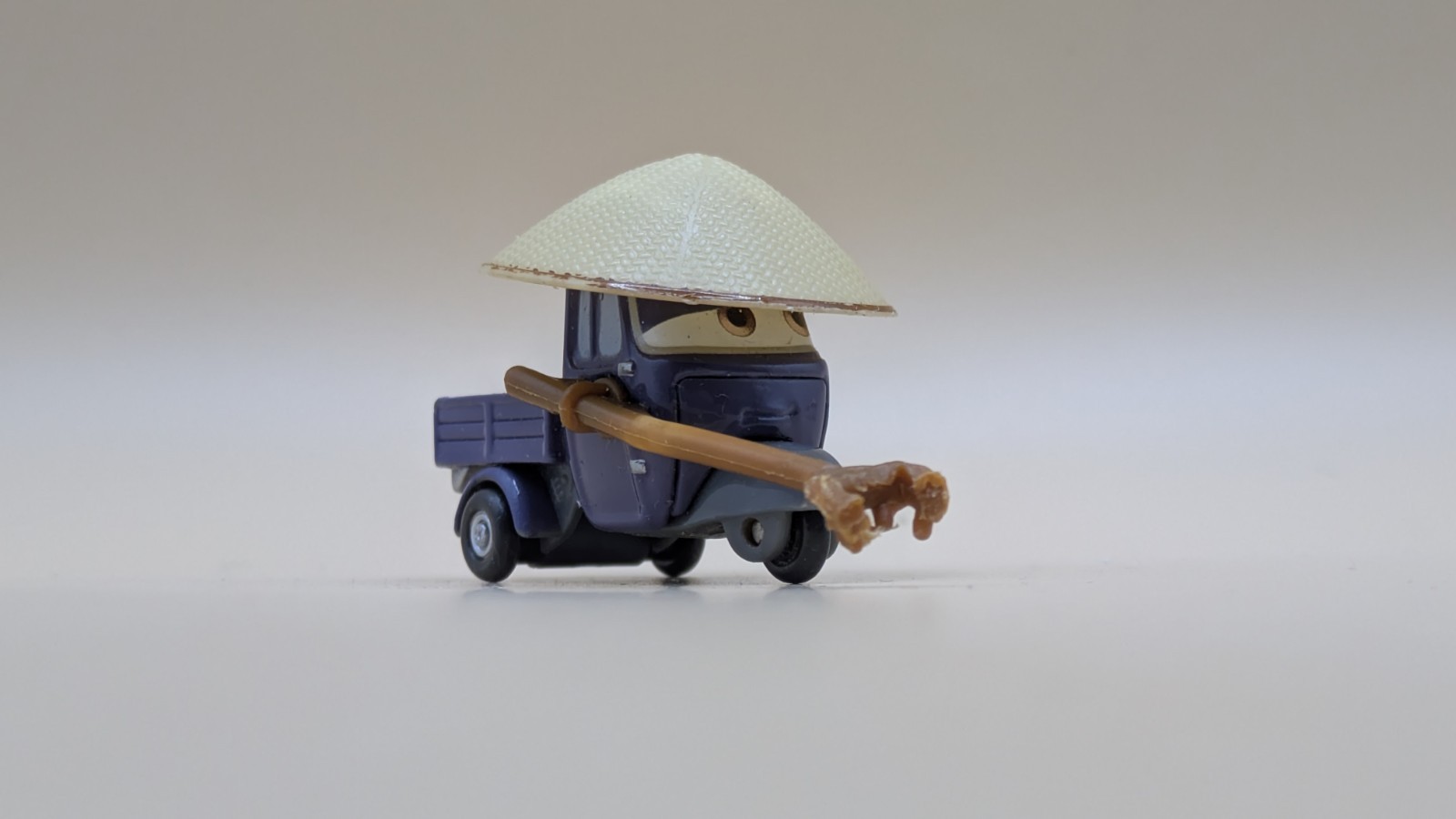 *Damaged* Disney Pixar Cars 2 Zen Master Pitty Diecast Car Mattel Loose 2.5\