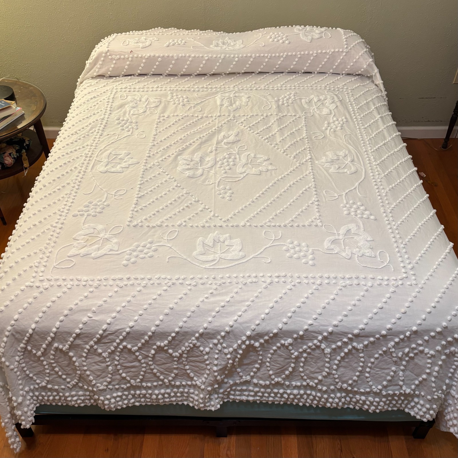 Vtg  CUTTER White Cotton Chenille Bedspread Tufted Floral Grapevine Pattern