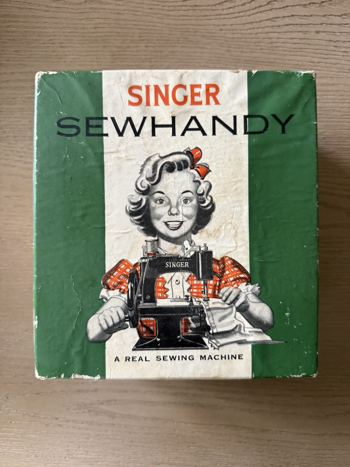 BOXED 1953  SINGER SEWHANDY MODEL 20 CHILD\'S SEWING MACHINE USED