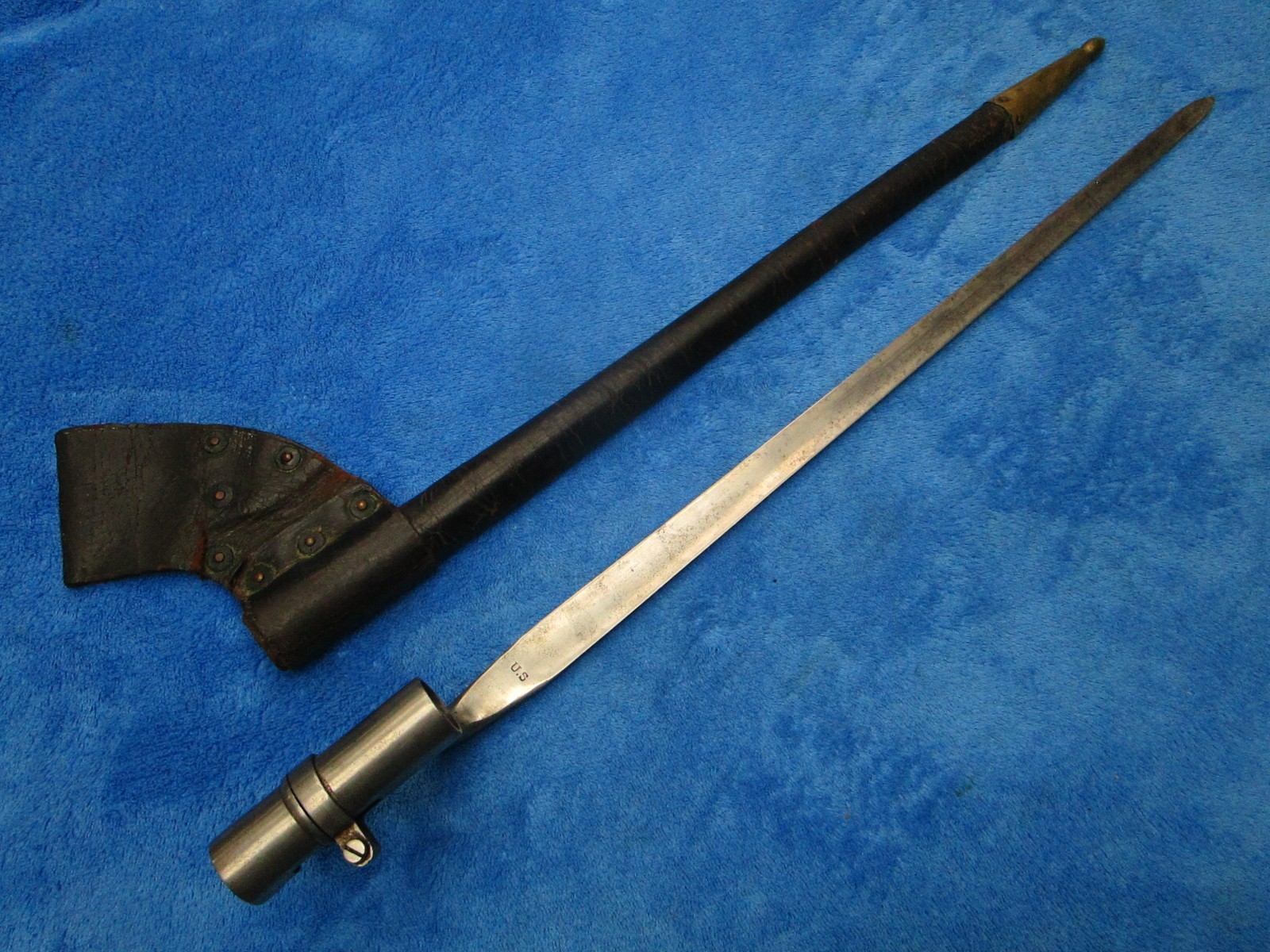 ORIGINAL  ANTIQUE 19TH CENTURY US M1873 SOCKET BAYONET AND SCABBARD WITH HANGER