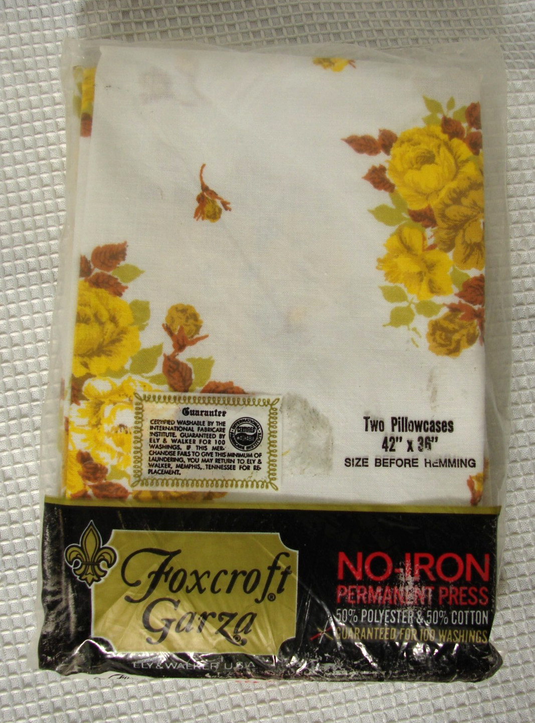 Vtg NOS  Foxcroft Garza No Iron Perm Press Two 42x36 Pillow Cases Yellow Floral