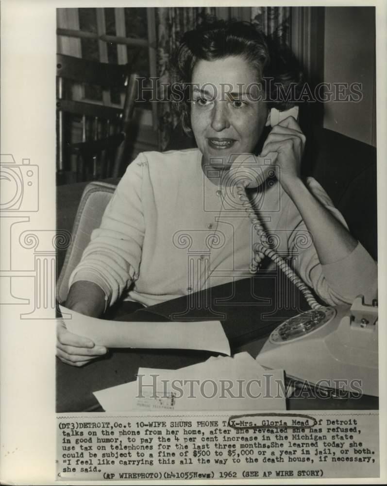 1962 Press Photo Gloria Mead shuns phone use tax - now23200