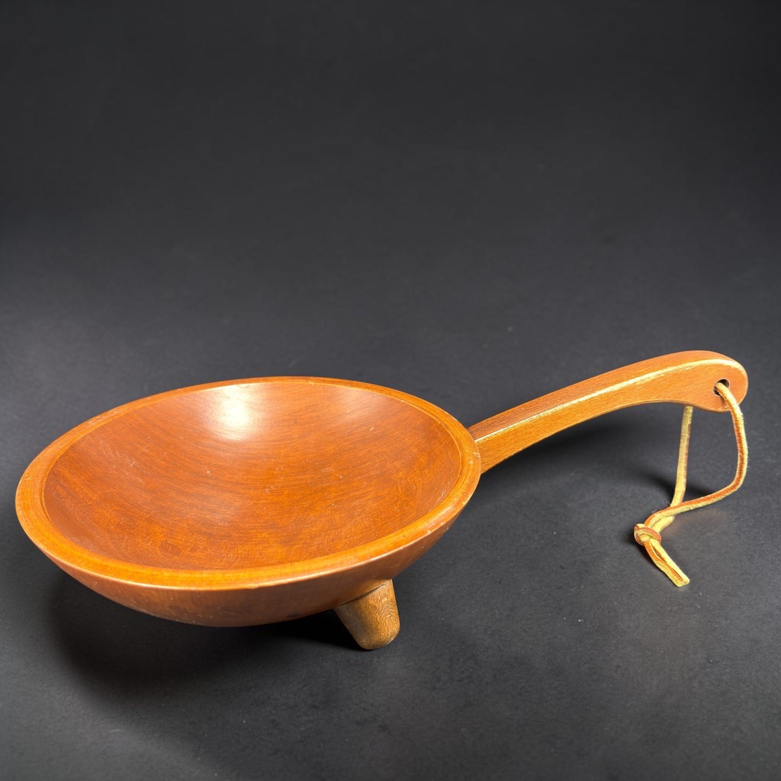 Munising Vintage Wood Footed Dough Bowl Handle Leather Strap 13.5 Inch Brown
