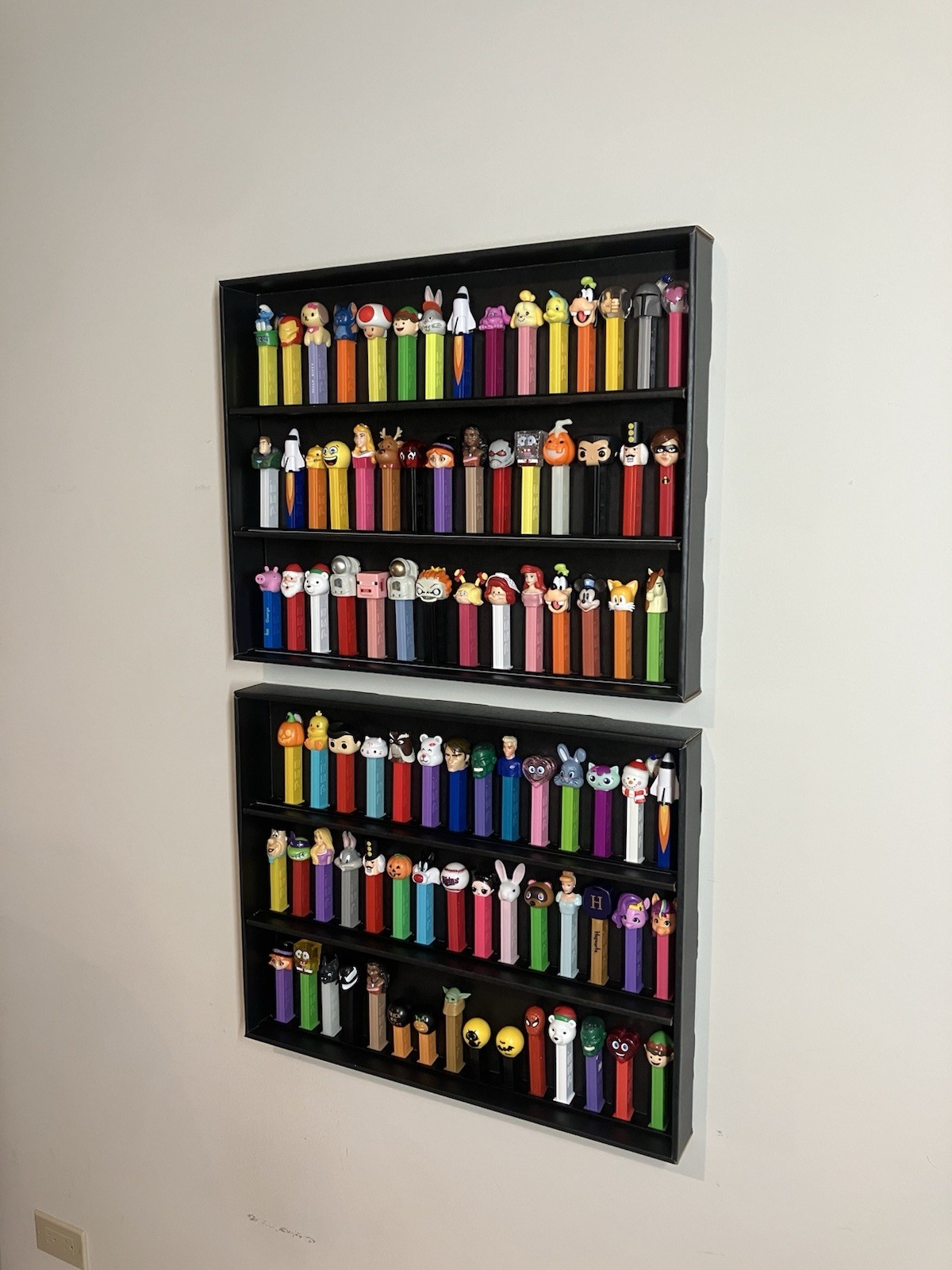 PEZ dispenser Display Case Kubbie with RAILS. TWO pack BLACK.