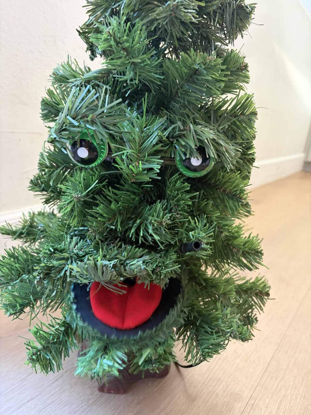 1996 Gemmy Douglas Fir - THE TALKING TREE - Animated Singing CHRISTMAS TREE