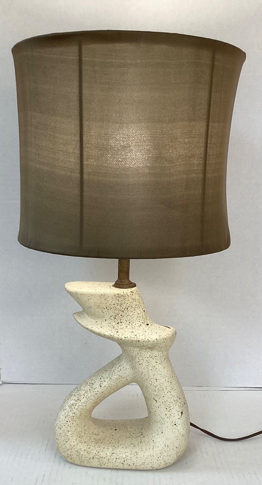 Vintage MCM organcin sculptural ceramic tableblamp- beige with black speckled