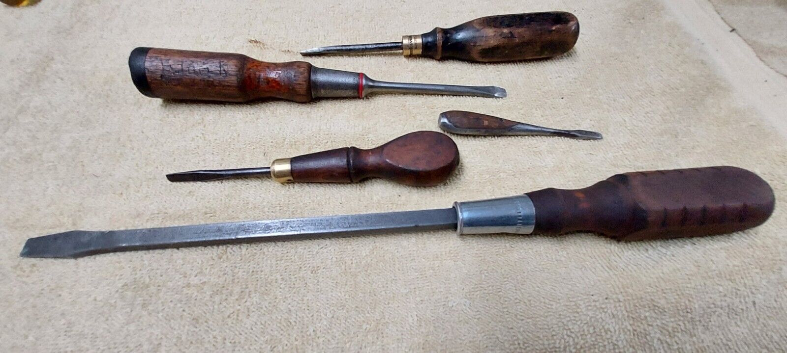 Old lot of 5, wood wood handle screwdrivers, 100 plus Stanley, Germany, Mass.