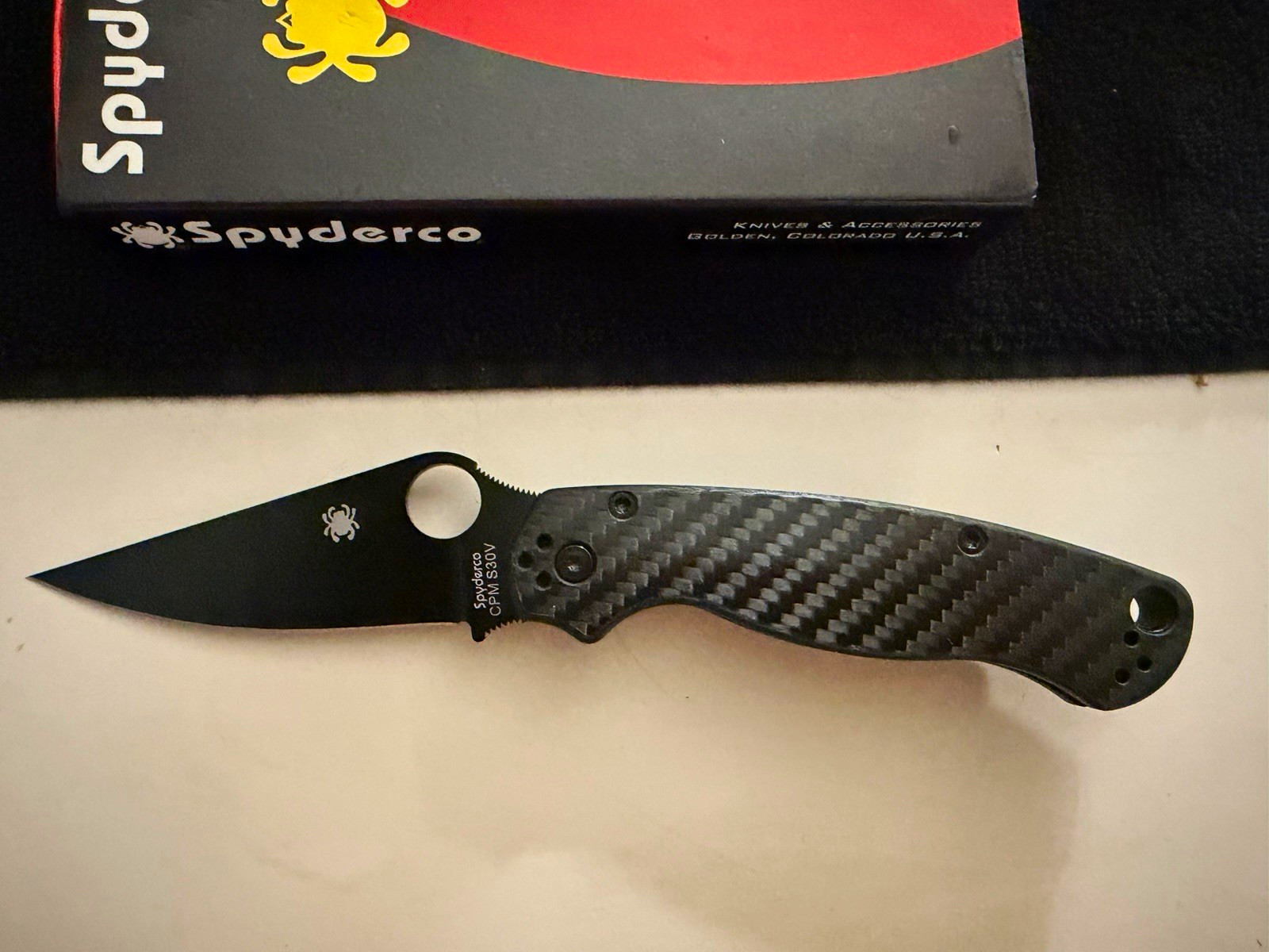 Spyderco CPM S30V Plain Edge Manual Lock Carbon Fiber Spyderco CPM S30V Plain Edge Manual Lock Carbon Fiber
