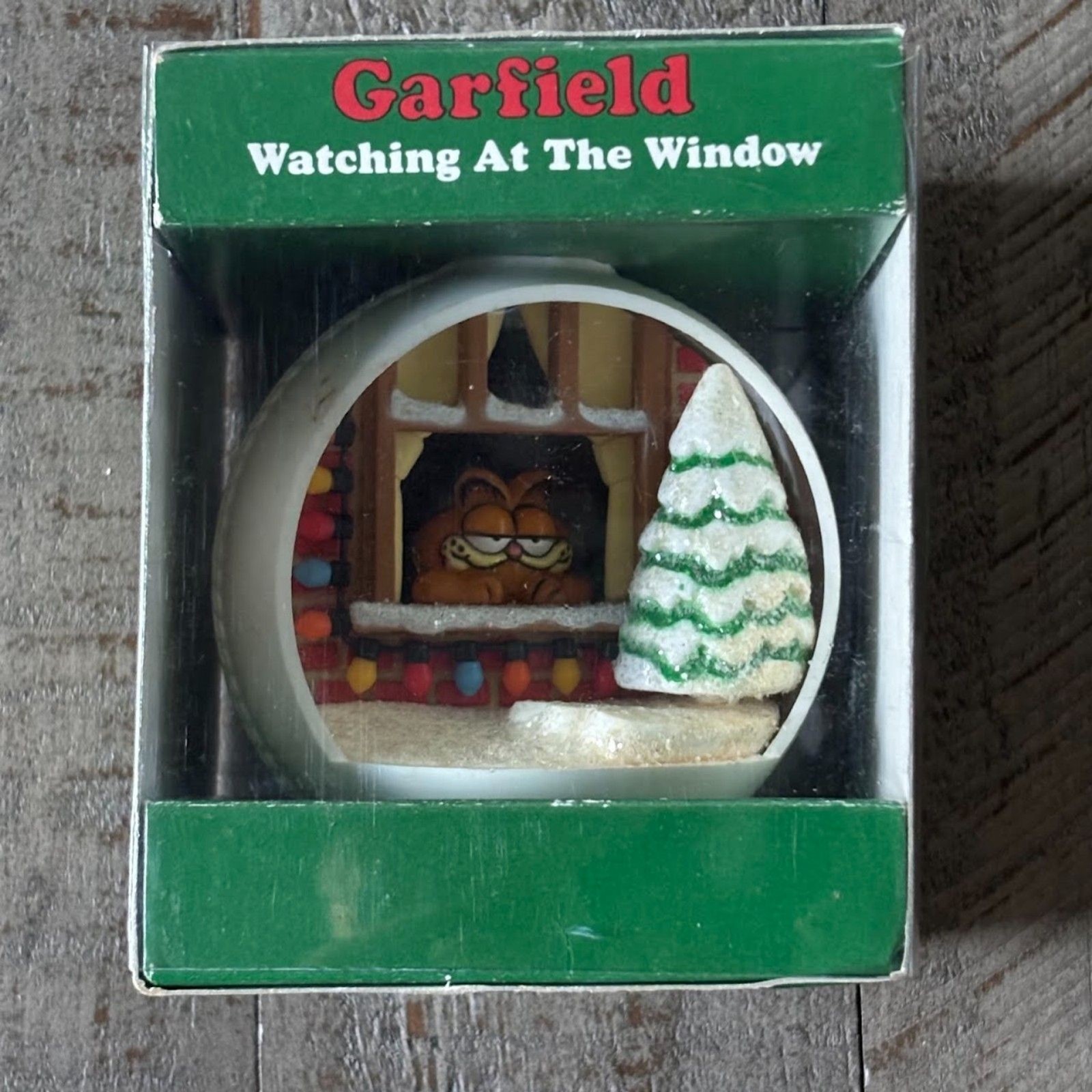 Vintage 1990s Enesco Garfield Watching At The Window Christmas Ornament Diorama