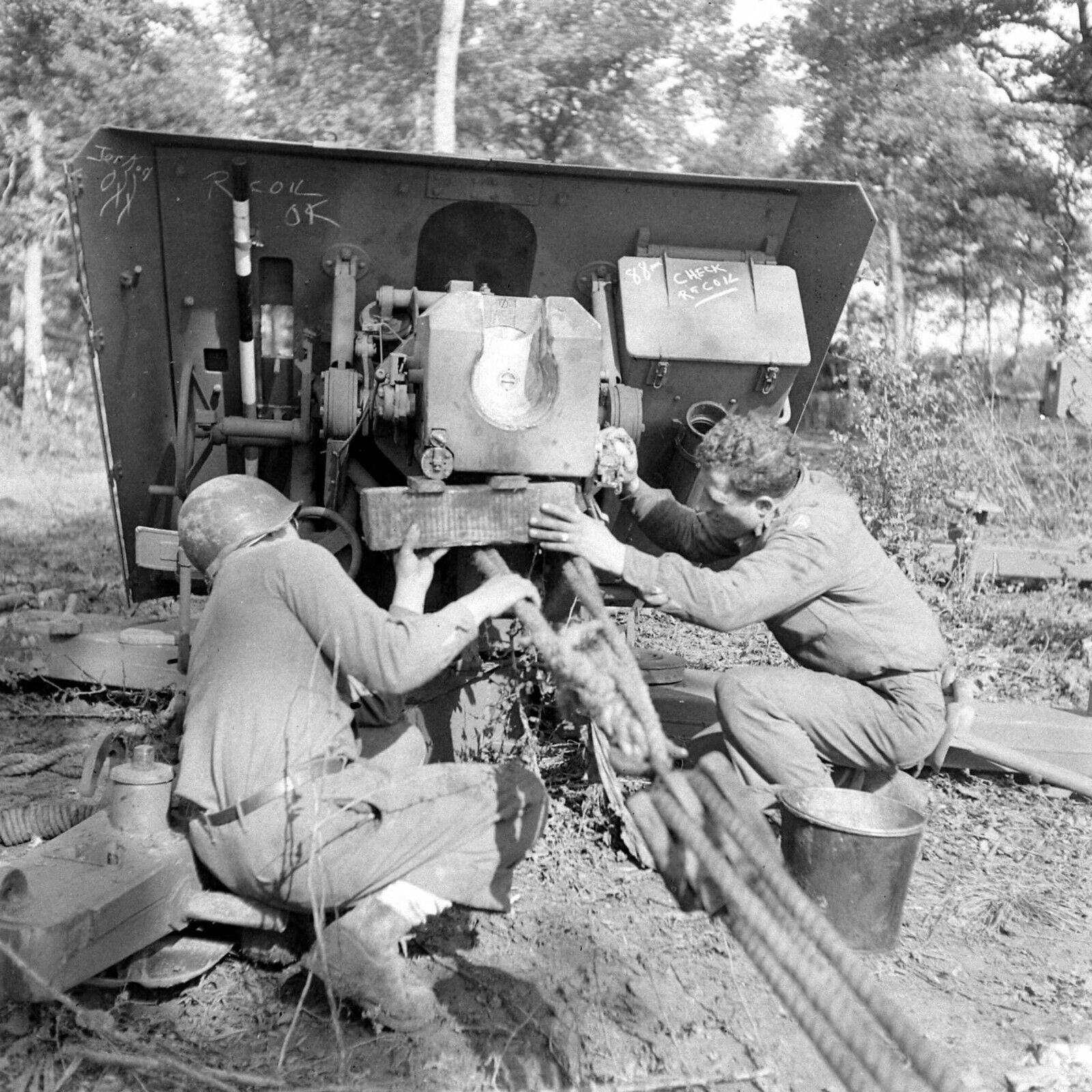 WW2 WWII Photo World War Two / US Army Tests German 88mm Guns France 1944 / 8454