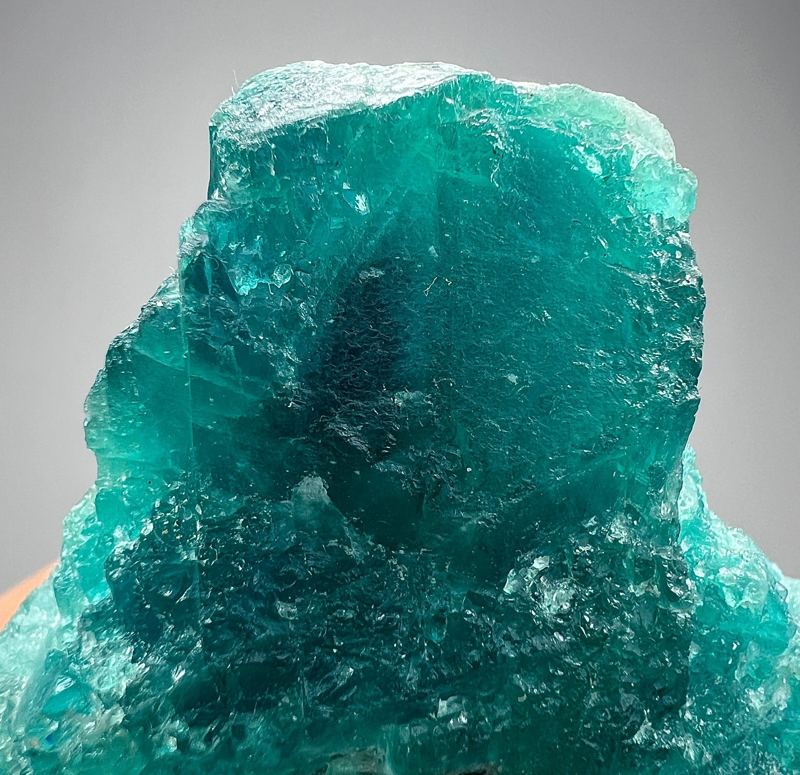 Natural Fluorescent Green Hauyne Crystal from Badakhshan Afghanistan_82 Gm