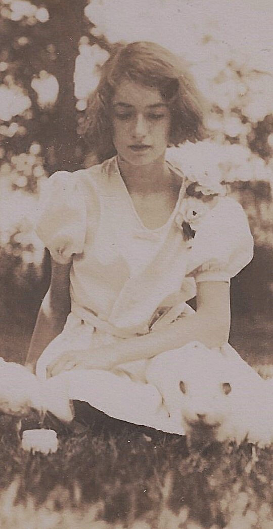9 Vintage Picture, Photo, 1930- 40s Beautiful young girl with family child. cute