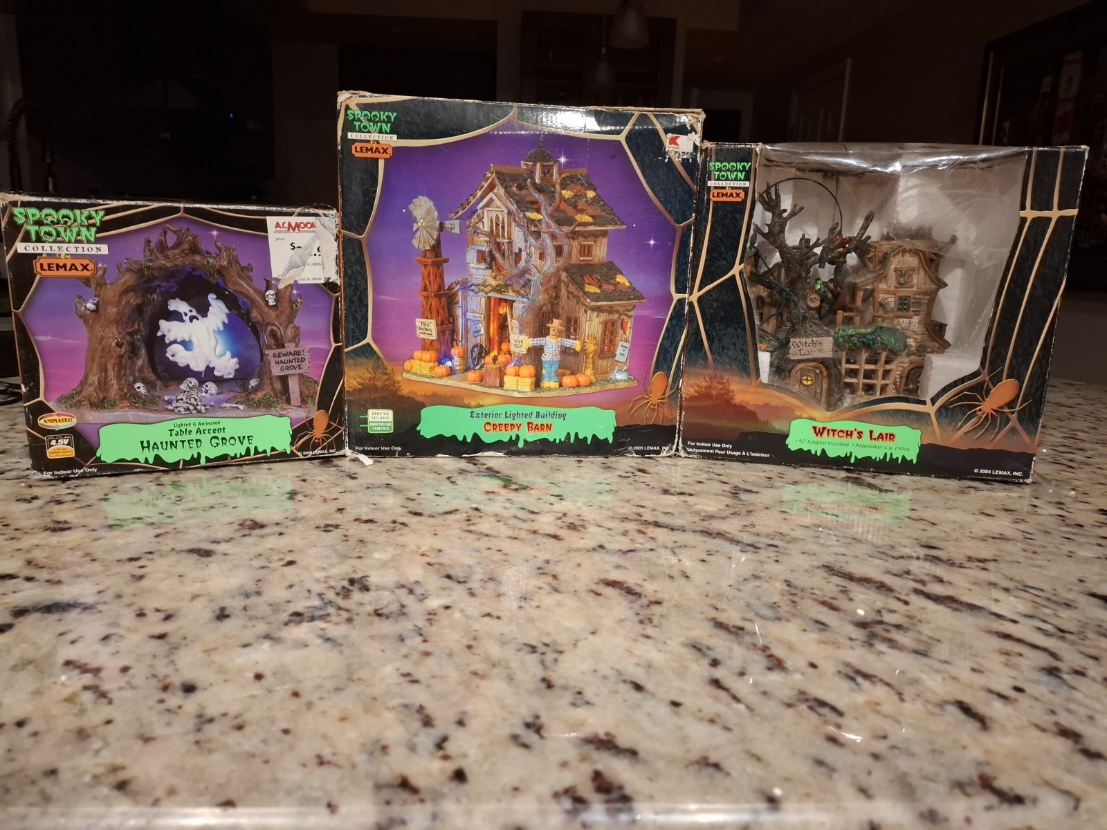 Lemax Spooky Town Lighted Halloween Village Buildings Witch's Lair,Creepy Barn 